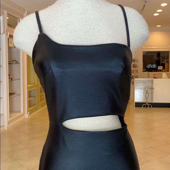 Long black gown - Picture 3 of 4